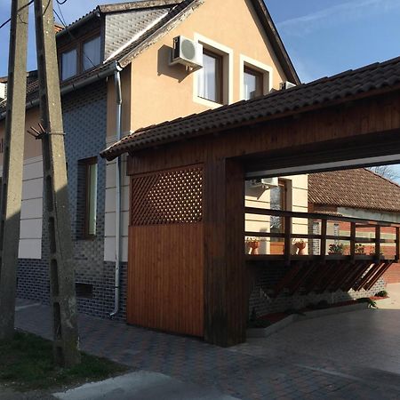 Abszolut Hotel Es Panzio Nyírbátor 외부 사진