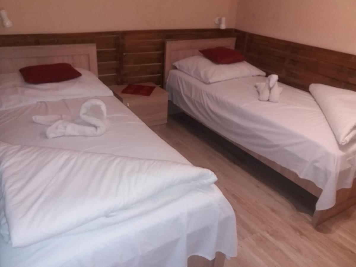 Abszolut Hotel Es Panzio Nyírbátor 외부 사진