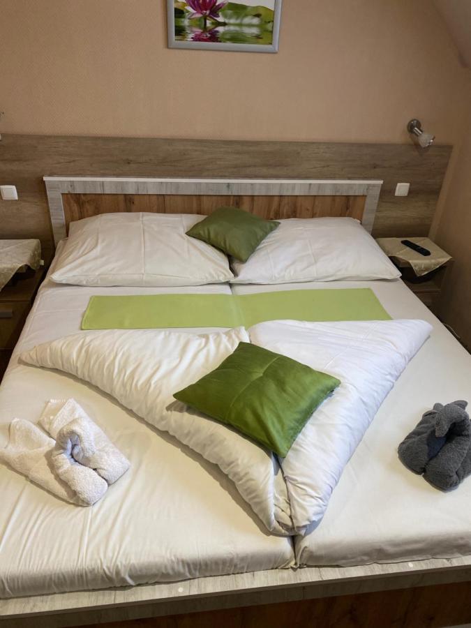 Abszolut Hotel Es Panzio Nyírbátor 외부 사진