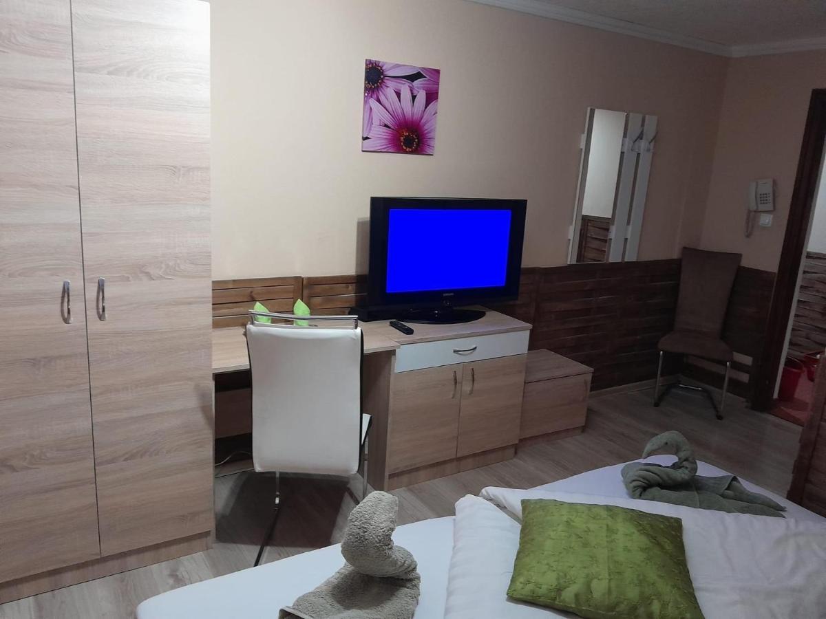 Abszolut Hotel Es Panzio Nyírbátor 외부 사진
