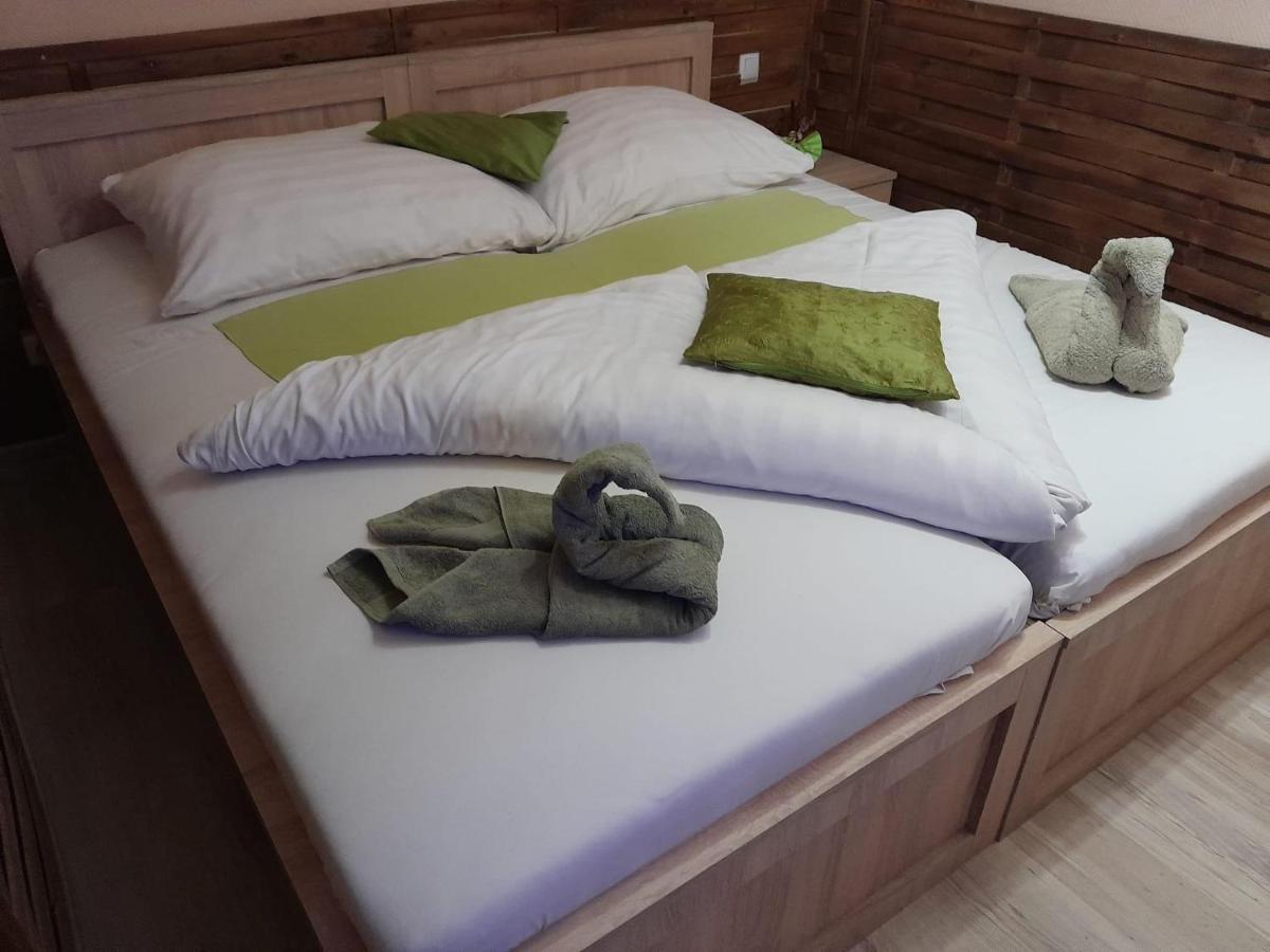 Abszolut Hotel Es Panzio Nyírbátor 외부 사진