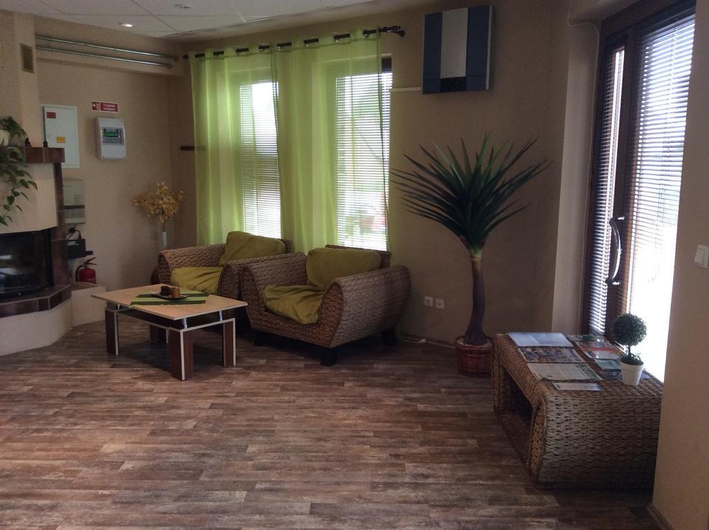 Abszolut Hotel Es Panzio Nyírbátor 외부 사진