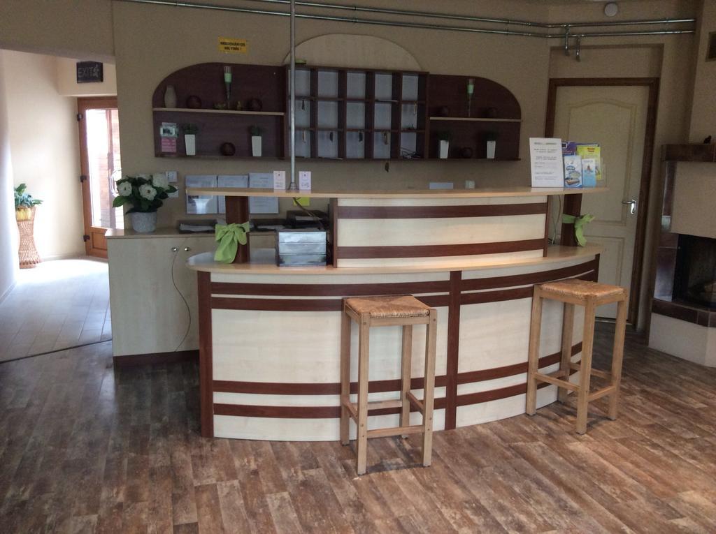 Abszolut Hotel Es Panzio Nyírbátor 외부 사진