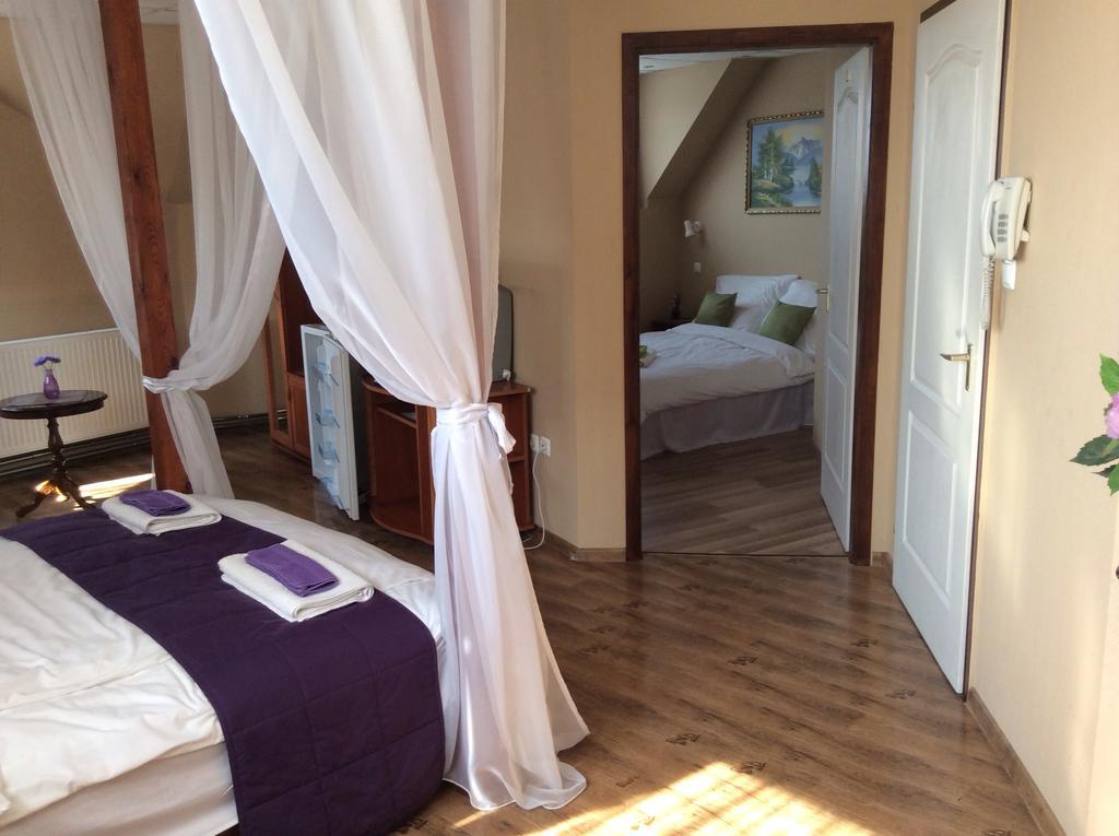 Abszolut Hotel Es Panzio Nyírbátor 외부 사진