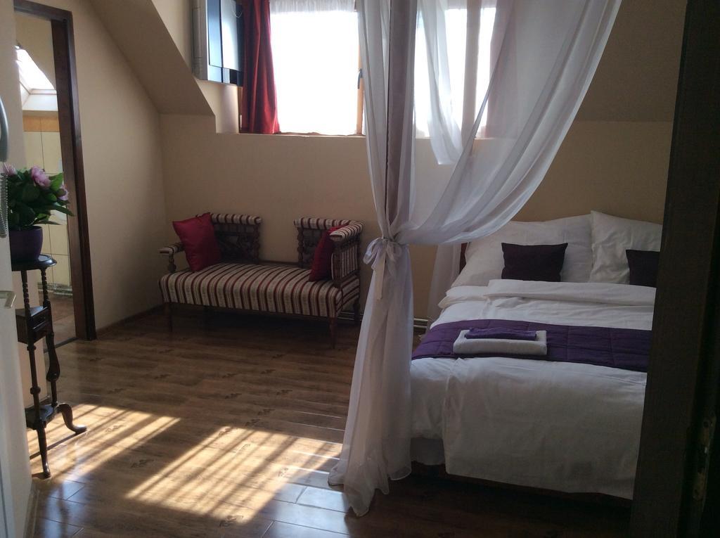 Abszolut Hotel Es Panzio Nyírbátor 객실 사진