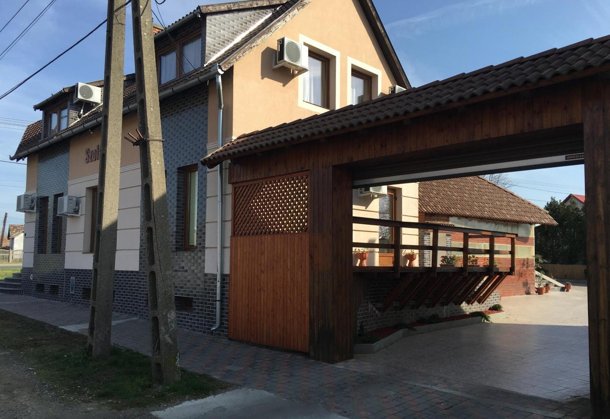 Abszolut Hotel Es Panzio Nyírbátor 외부 사진