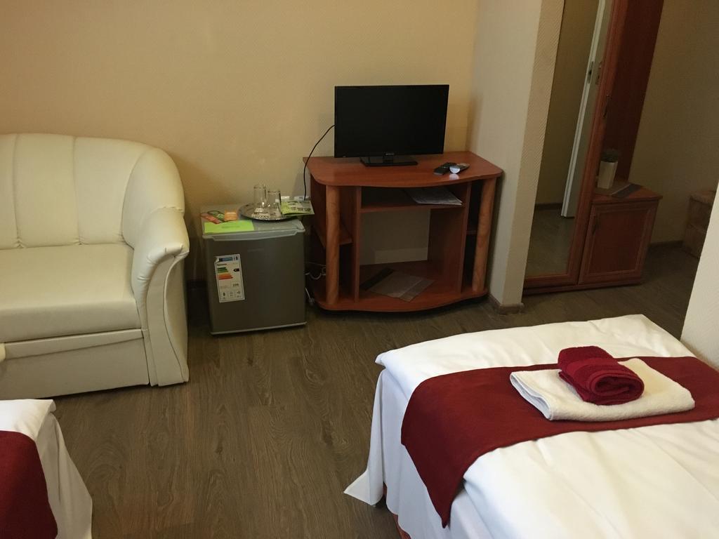 Abszolut Hotel Es Panzio Nyírbátor 외부 사진