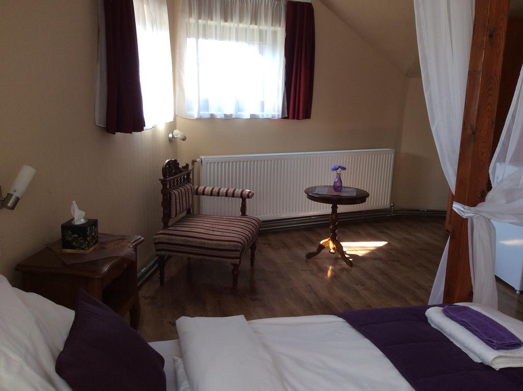 Abszolut Hotel Es Panzio Nyírbátor 외부 사진