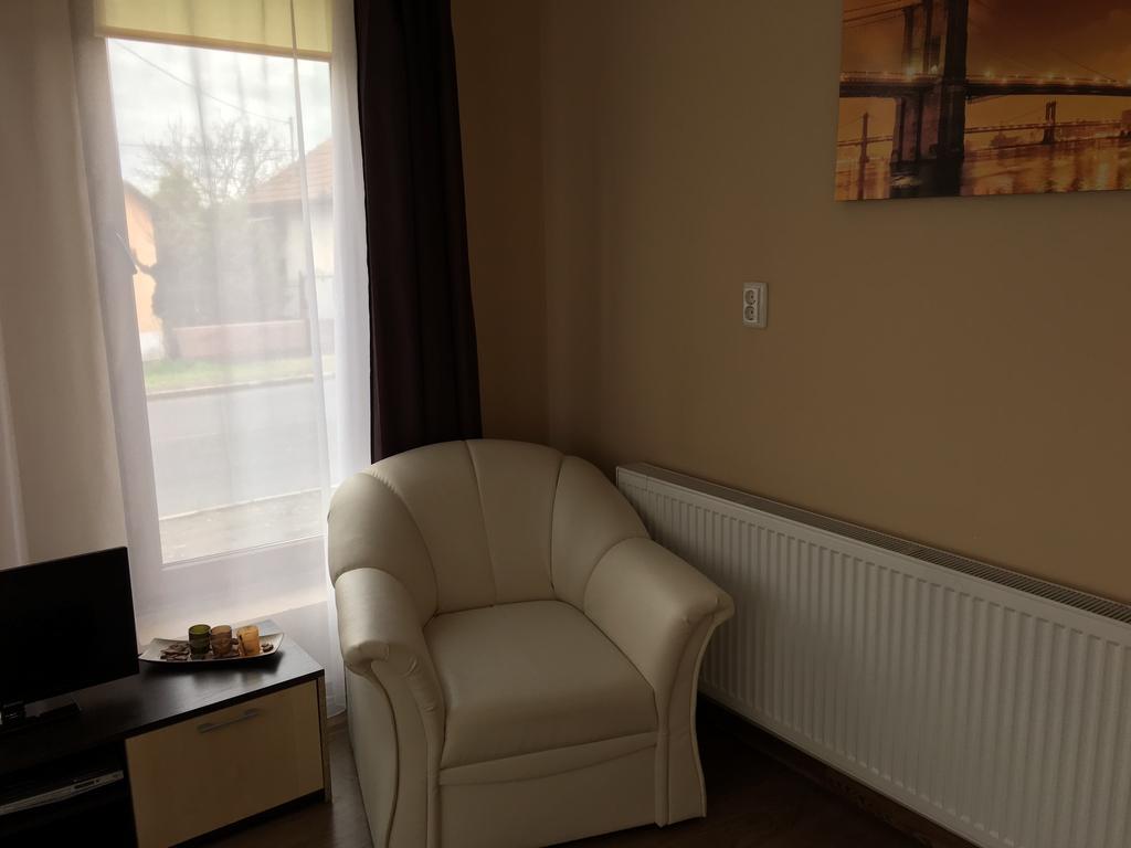 Abszolut Hotel Es Panzio Nyírbátor 외부 사진