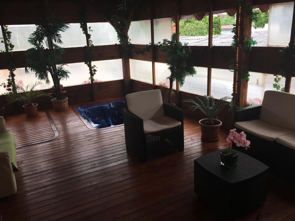 Abszolut Hotel Es Panzio Nyírbátor 외부 사진