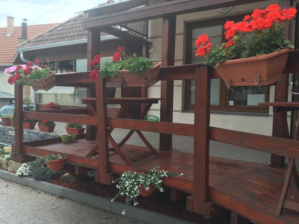 Abszolut Hotel Es Panzio Nyírbátor 외부 사진