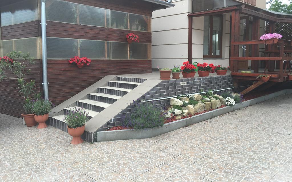 Abszolut Hotel Es Panzio Nyírbátor 외부 사진