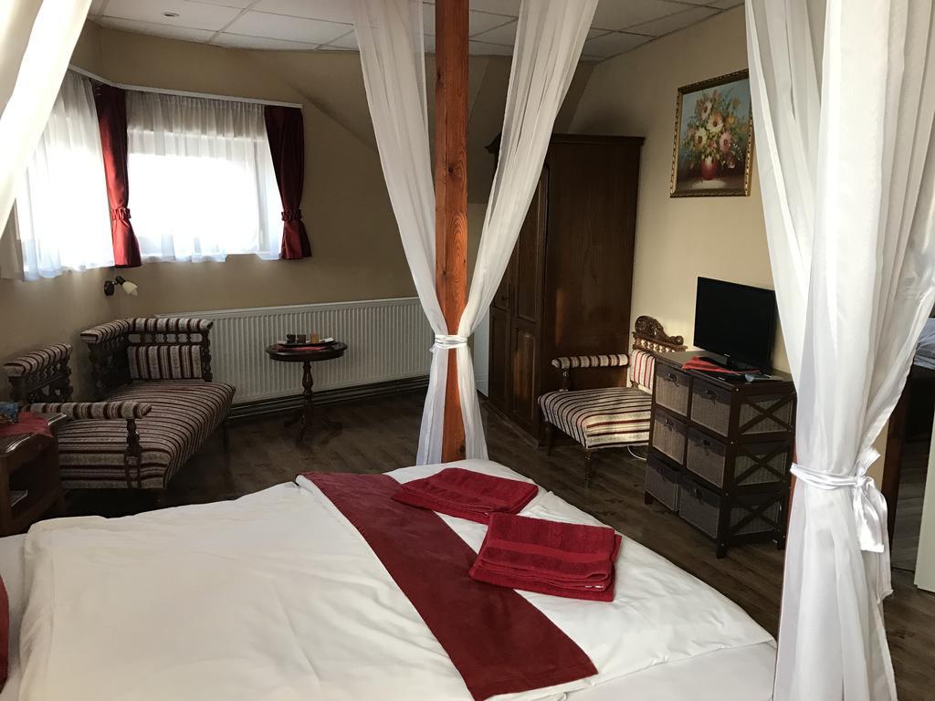 Abszolut Hotel Es Panzio Nyírbátor 외부 사진