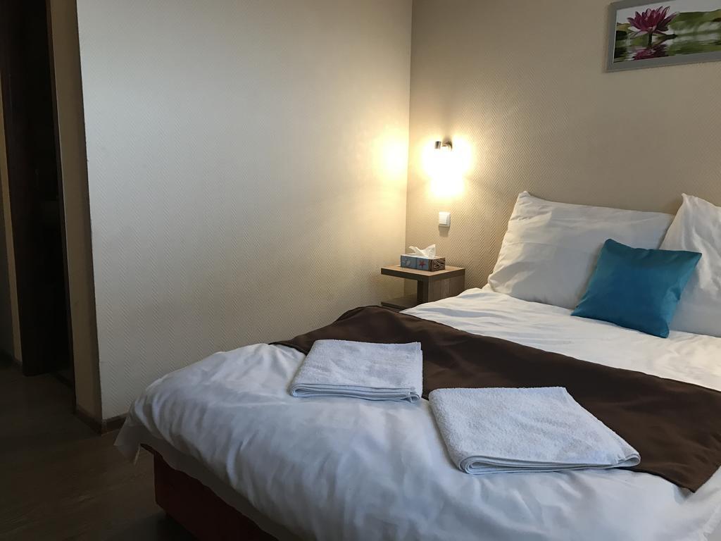 Abszolut Hotel Es Panzio Nyírbátor 외부 사진