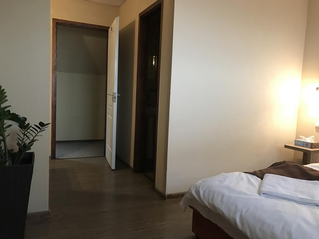 Abszolut Hotel Es Panzio Nyírbátor 외부 사진