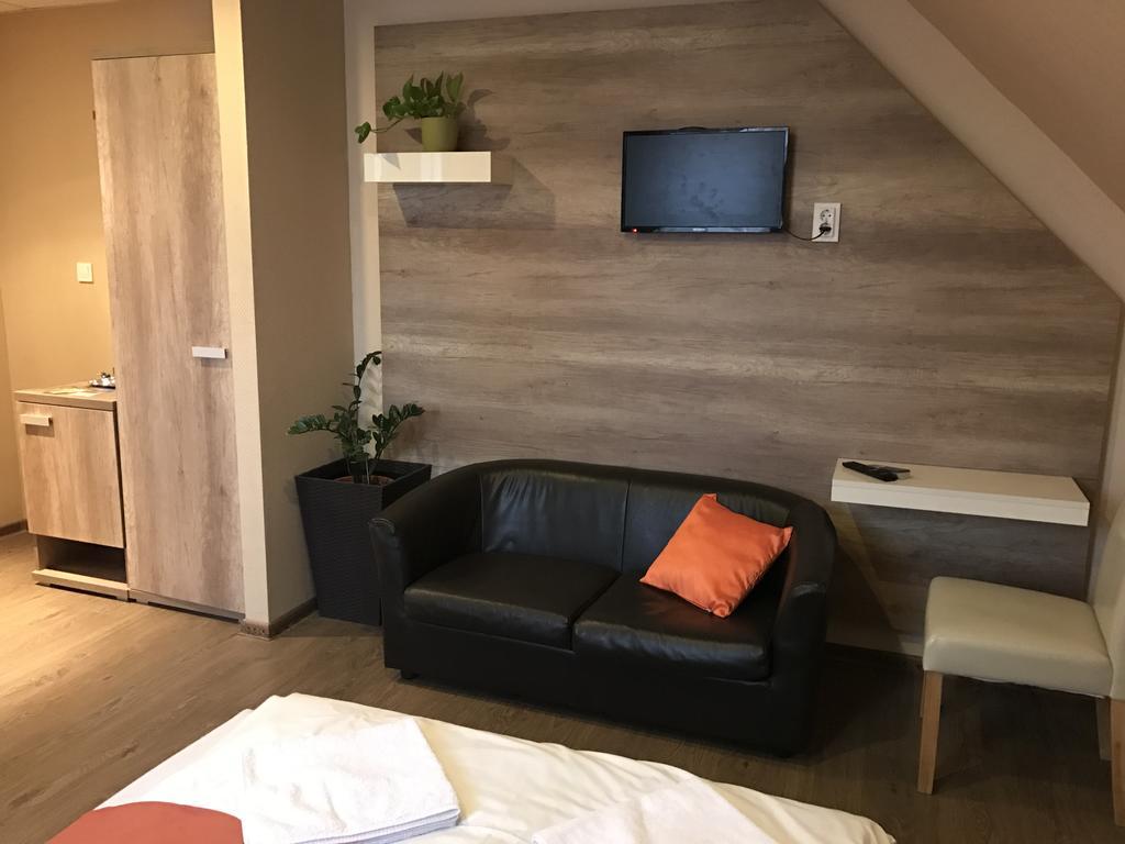 Abszolut Hotel Es Panzio Nyírbátor 외부 사진