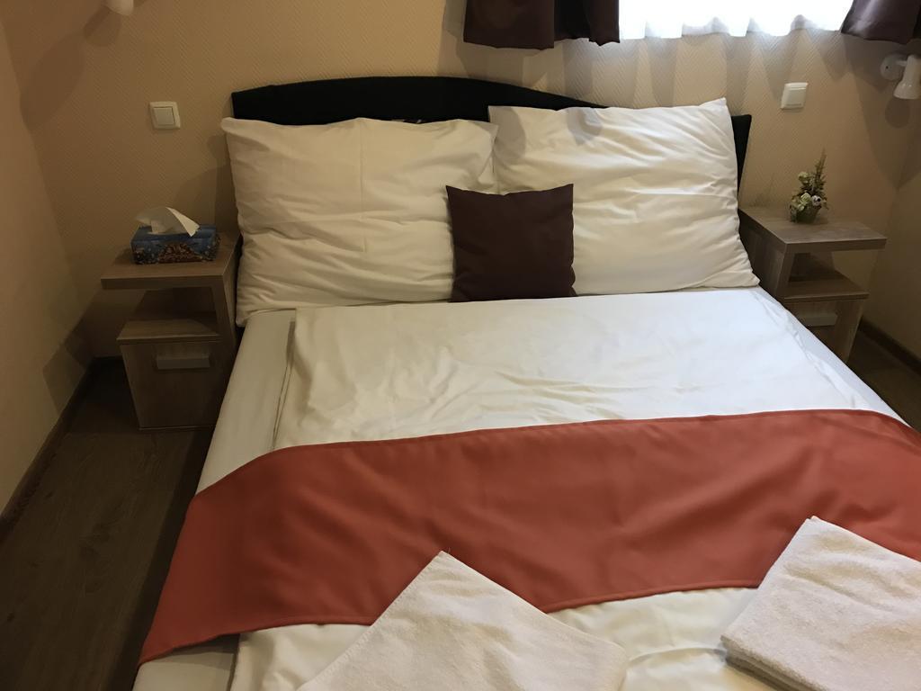 Abszolut Hotel Es Panzio Nyírbátor 외부 사진
