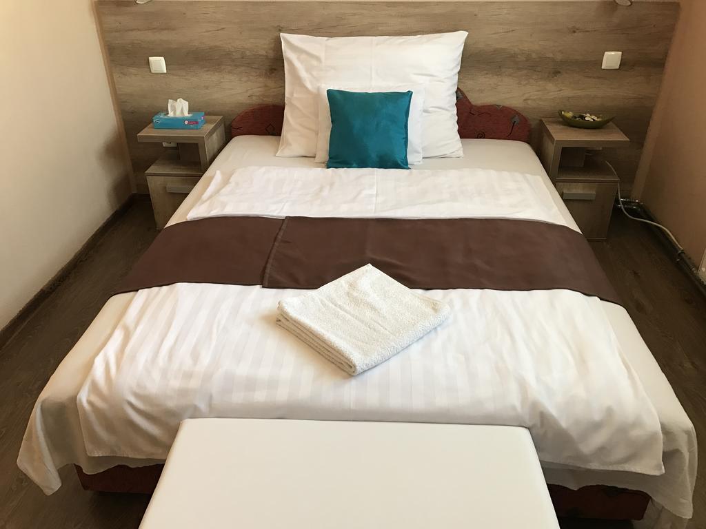 Abszolut Hotel Es Panzio Nyírbátor 외부 사진