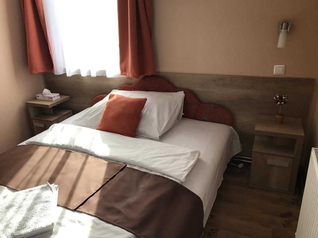 Abszolut Hotel Es Panzio Nyírbátor 외부 사진