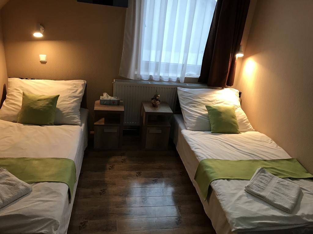 Abszolut Hotel Es Panzio Nyírbátor 외부 사진