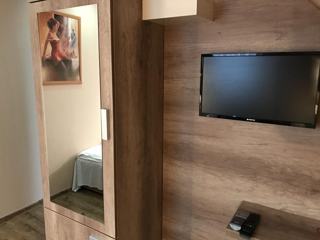 Abszolut Hotel Es Panzio Nyírbátor 외부 사진