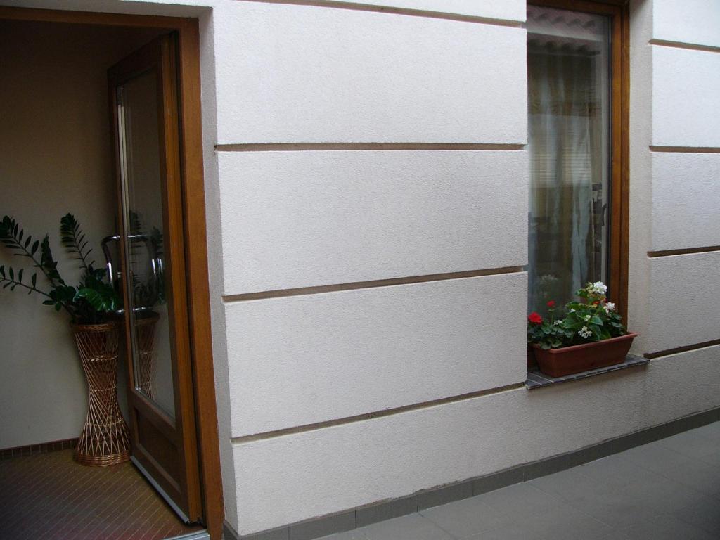 Abszolut Hotel Es Panzio Nyírbátor 외부 사진