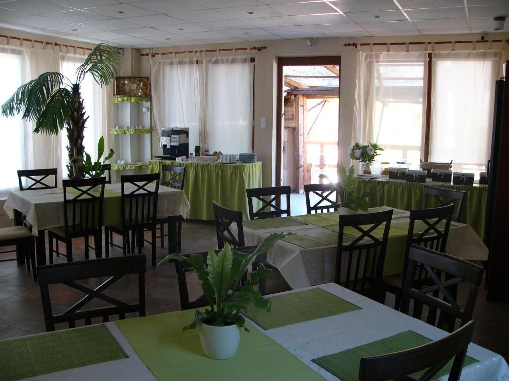 Abszolut Hotel Es Panzio Nyírbátor 외부 사진